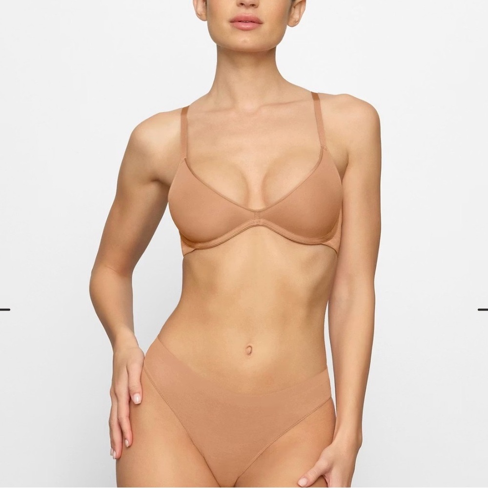 Skims Weightless Scoop Bra 32DDDD (G)